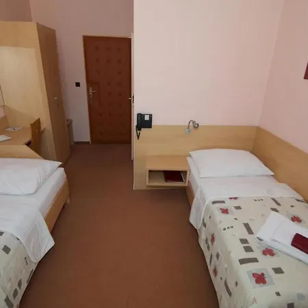 Steve 3* Lipótszentmiklós