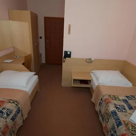 Szálloda Steve Lipótszentmiklós